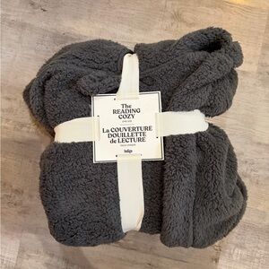 NEW Indigo The Reading Cozy